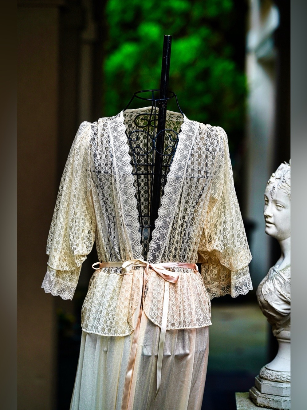 Vintage 1970s Peach Lace Duster & Slip Set | Romantic Peignoir Medium - Picture 2 of 5